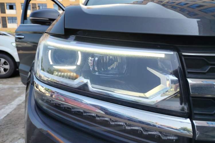 Used Volkswagen Tharu 2021 280TSI Two-Wheel-Drive Luxury Plus Edition Right Front Headlight