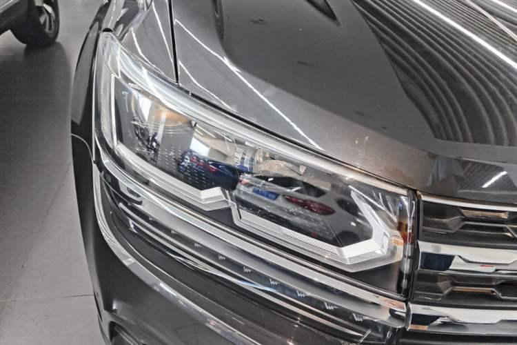Used Volkswagen Tharu 2021 280TSI Two-Wheel-Drive Luxury Plus Edition Right Front Headlight