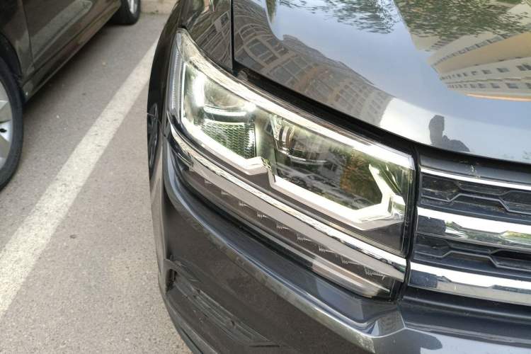 Used Volkswagen Tharu 2021 280TSI Two-Wheel-Drive Luxury Plus Edition Right Front Headlight