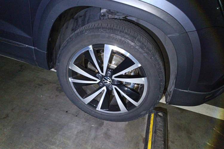 Used Volkswagen Tharu 2021 330TSI All-Wheel Drive Luxury PLUS Version Right Front Wheel Hub