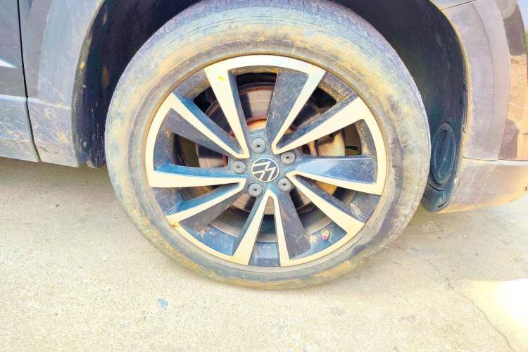 Used Volkswagen Tharu 2021 280TSI Two-Wheel-Drive Luxury Plus Edition Right Front Wheel Hub