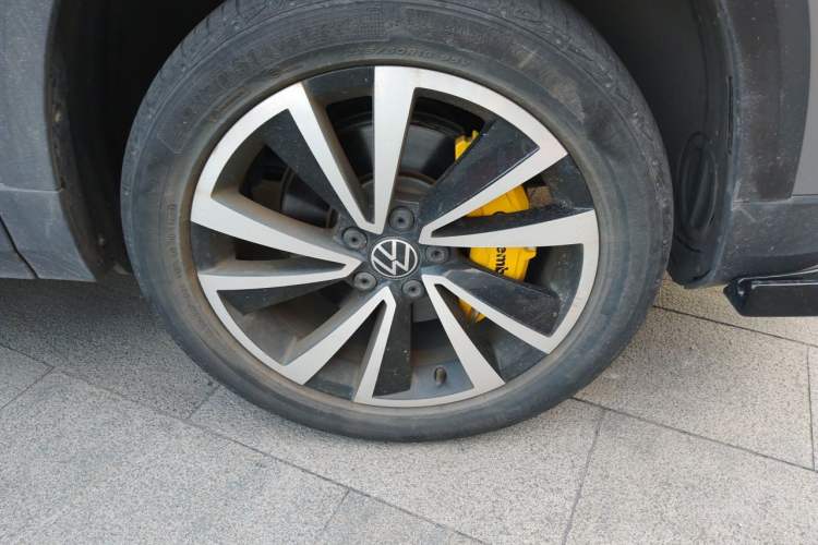 Used Volkswagen Tharu 2021 280TSI Two-Wheel-Drive Luxury Plus Edition Right Front Wheel Hub