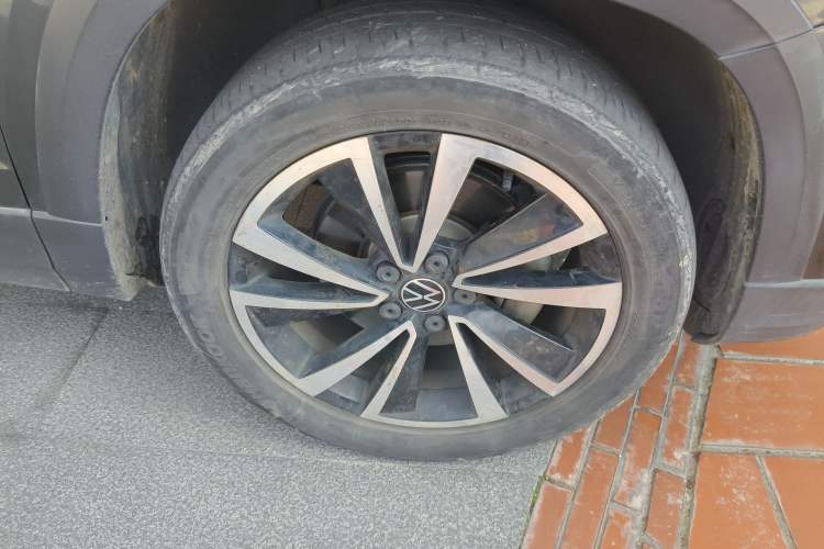 Used Volkswagen Tharu 2021 280TSI Two-Wheel-Drive Luxury Plus Edition Right Front Wheel Hub