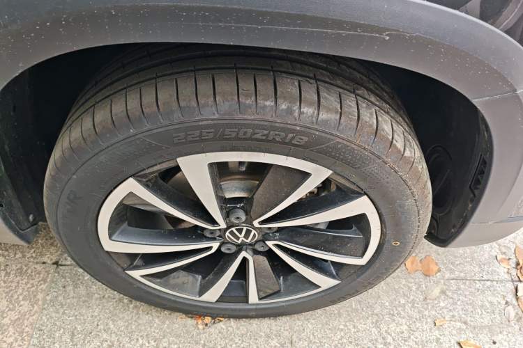 Used Volkswagen Tharu 2021 330TSI All-Wheel Drive Luxury PLUS Version Right Front Wheel Hub