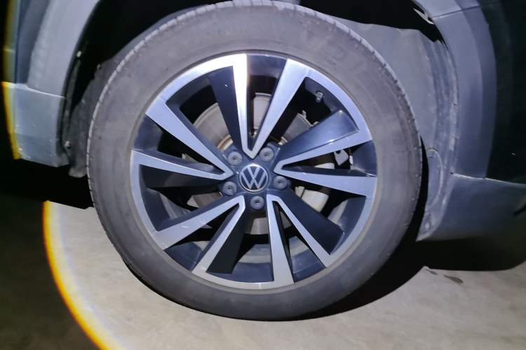 Used Volkswagen Tharu 2021 280TSI Two-Wheel-Drive Luxury Plus Edition Right Front Wheel Hub
