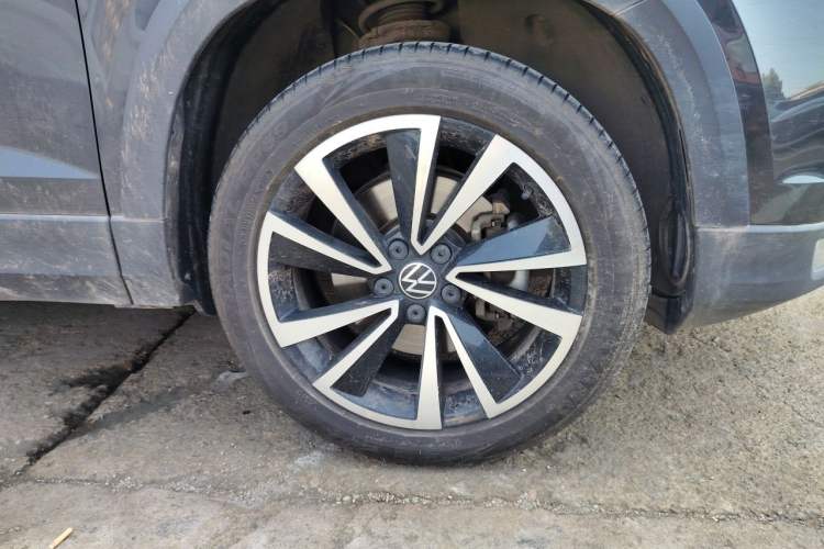 Used Volkswagen Tharu 2021 280TSI Two-Wheel-Drive Luxury Plus Edition Right Front Wheel Hub