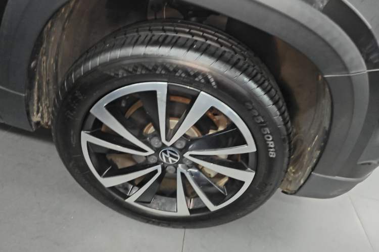Used Volkswagen Tharu 2021 280TSI Two-Wheel-Drive Luxury Plus Edition Right Front Wheel Hub