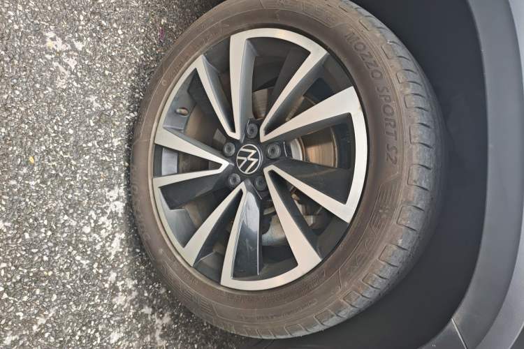 Used Volkswagen Tharu 2021 280TSI Two-Wheel-Drive Luxury Plus Edition Right Front Wheel Hub