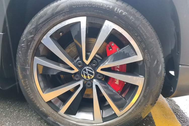 Used Volkswagen Tharu 2021 330TSI All-Wheel Drive Luxury PLUS Version Right Front Wheel Hub