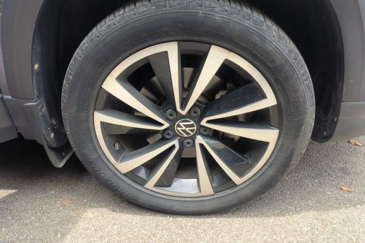 Used Volkswagen Tharu 2021 280TSI Two-Wheel-Drive Luxury Plus Edition Right Front Wheel Hub