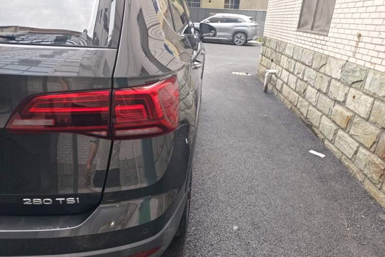 Used Volkswagen Tharu 2021 280TSI Two-Wheel-Drive Luxury Plus Edition Right Rear Taillight