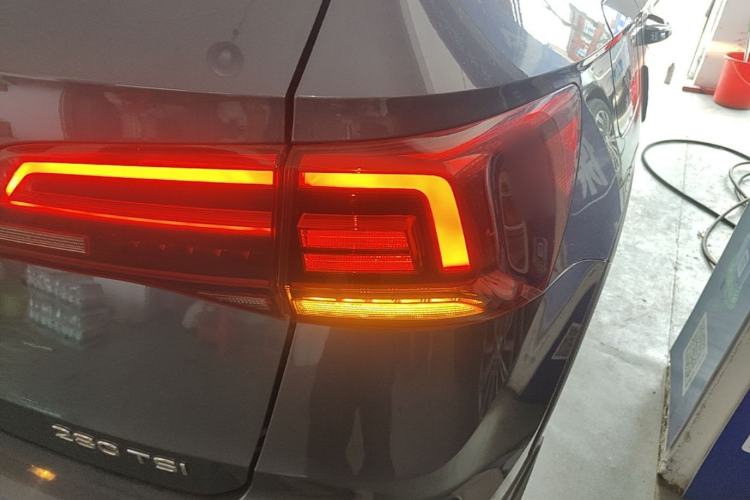 Used Volkswagen Tharu 2021 280TSI Two-Wheel-Drive Luxury Edition Right Rear Taillight