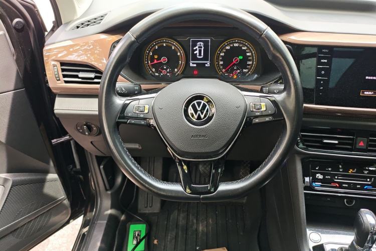 Used Volkswagen Tharu 2021 330TSI All-Wheel Drive Luxury PLUS Version Steering Wheel