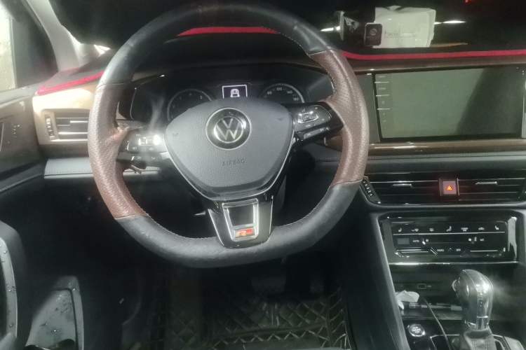 Used Volkswagen Tharu 2021 330TSI All-Wheel Drive Luxury PLUS Version Steering Wheel