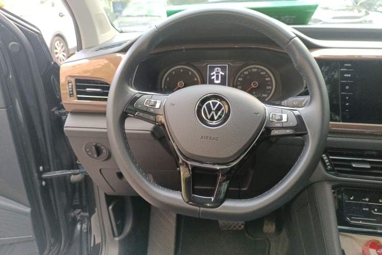 Used Volkswagen Tharu 2021 280TSI Two-Wheel-Drive Luxury Plus Edition Steering Wheel