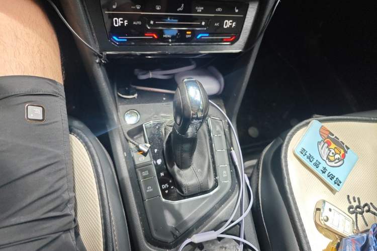Used Volkswagen Tharu 2021 280TSI Two-Wheel-Drive Luxury Edition Gear Lever