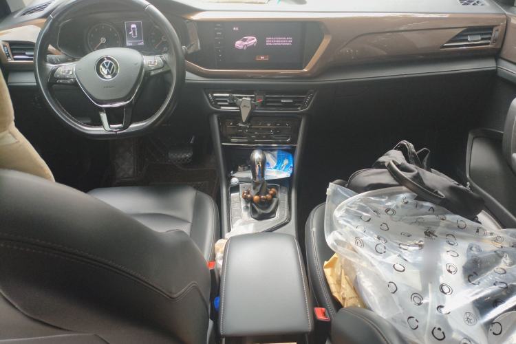 Used Volkswagen Tharu 2021 280TSI Two-Wheel-Drive Luxury Plus Edition Center Console