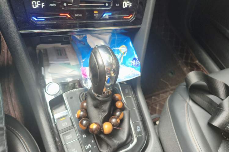 Used Volkswagen Tharu 2021 280TSI Two-Wheel-Drive Luxury Plus Edition Gear Lever