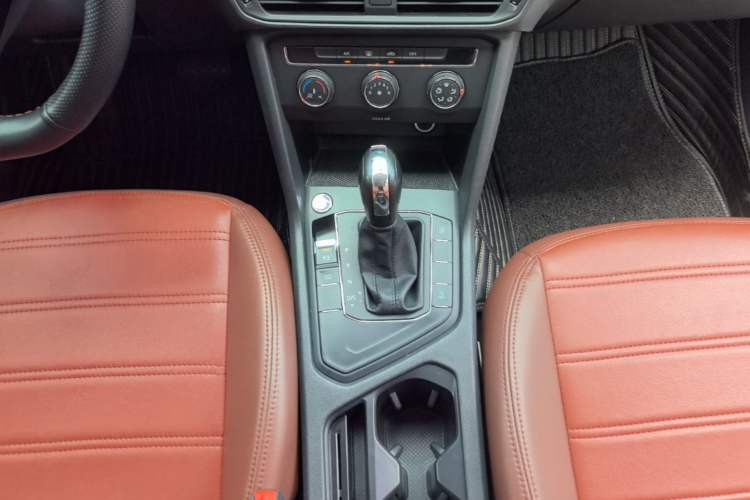 Used Volkswagen Tharu 2021 280TSI Two-Wheel Drive Trend Edition Gear Lever