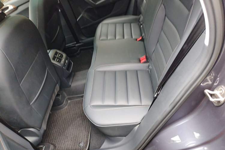 Used Volkswagen Tharu 2021 330TSI Four-Wheel Drive Flagship Edition Left Rear Seat