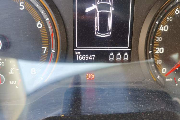 Used Volkswagen Tharu 2021 280TSI Two-Wheel-Drive Luxury Plus Edition Odometer Close Up