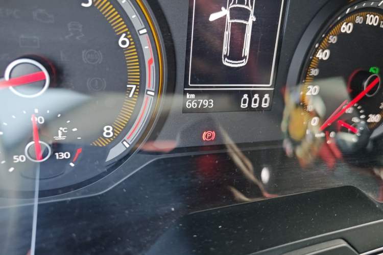 Used Volkswagen Tharu 2021 280TSI Two-Wheel-Drive Luxury Plus Edition Odometer Close Up