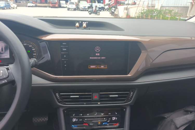 Used Volkswagen Tharu 2021 330TSI All-Wheel Drive Luxury PLUS Version Audio And AC Panel