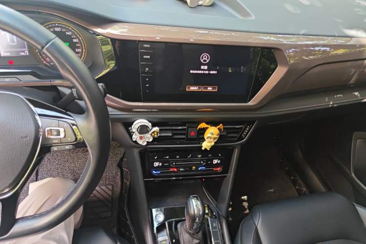 Used Volkswagen Tharu 2021 280TSI Two-Wheel-Drive Luxury Plus Edition Audio And AC Panel