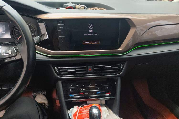 Used Volkswagen Tharu 2021 280TSI Two-Wheel Drive Comfort Edition Audio And AC Panel