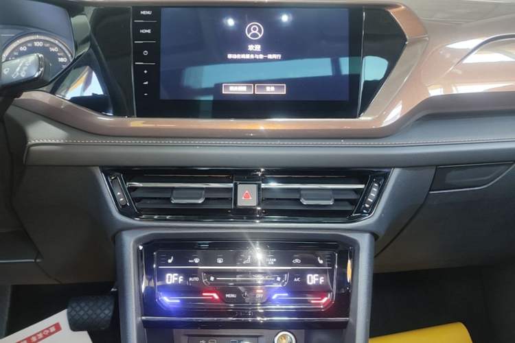 Used Volkswagen Tharu 2021 280TSI Two-Wheel-Drive Luxury Plus Edition Audio And AC Panel