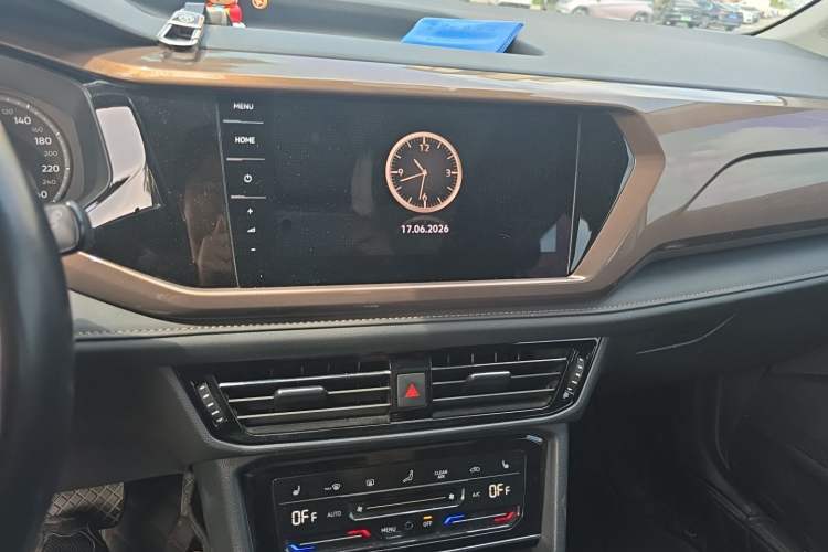 Used Volkswagen Tharu 2021 280TSI Two-Wheel-Drive Luxury Plus Edition Audio And AC Panel
