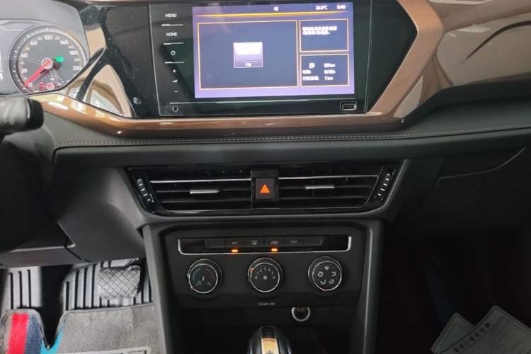 Used Volkswagen Tharu 2021 280TSI Two-Wheel Drive Comfort Edition Audio And AC Panel