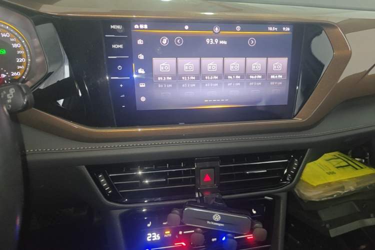 Used Volkswagen Tharu 2021 280TSI Two-Wheel-Drive Luxury Plus Edition Audio And AC Panel