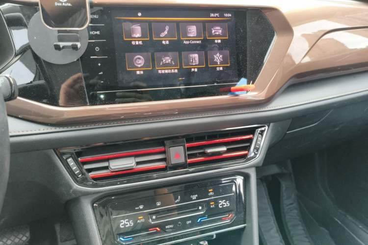 Used Volkswagen Tharu 2021 280TSI Two-Wheel Drive Comfort Edition Audio And AC Panel