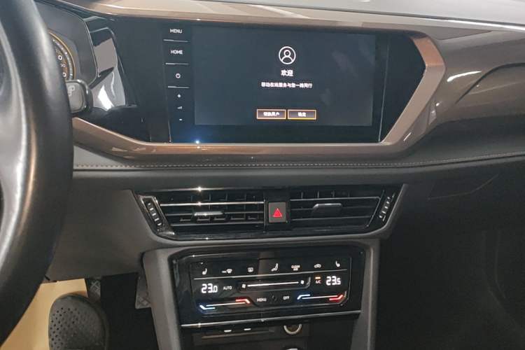 Used Volkswagen Tharu 2021 280TSI Two-Wheel-Drive Luxury Plus Edition Audio And AC Panel