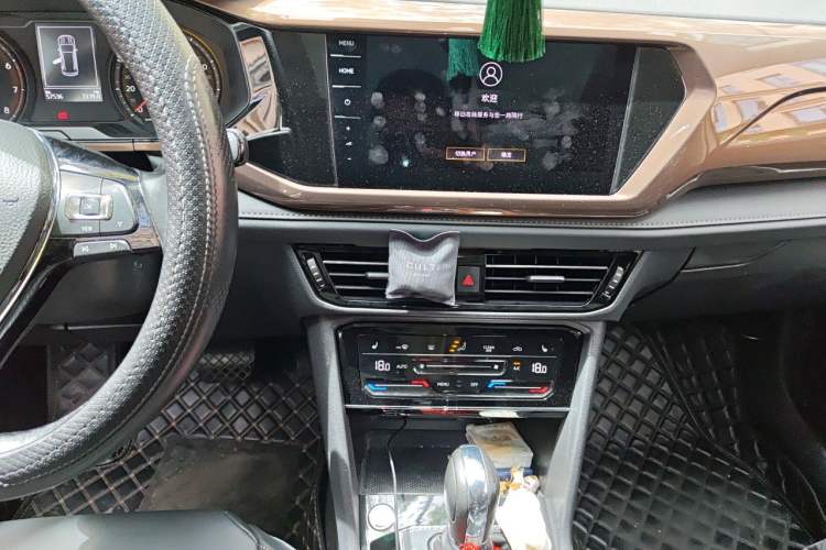 Used Volkswagen Tharu 2021 330TSI All-Wheel Drive Luxury PLUS Version Audio And AC Panel