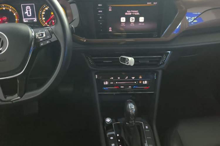 Used Volkswagen Tharu 2021 280TSI Two-Wheel Drive Comfort Edition Audio And AC Panel