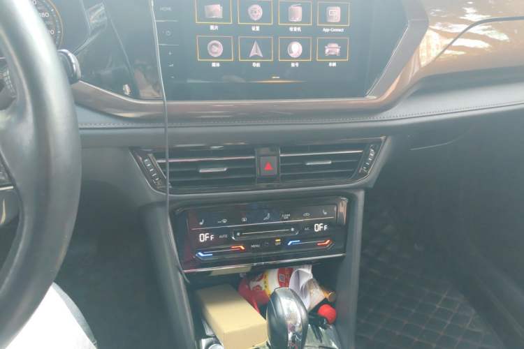 Used Volkswagen Tharu 2021 280TSI Two-Wheel-Drive Luxury Plus Edition Audio And AC Panel
