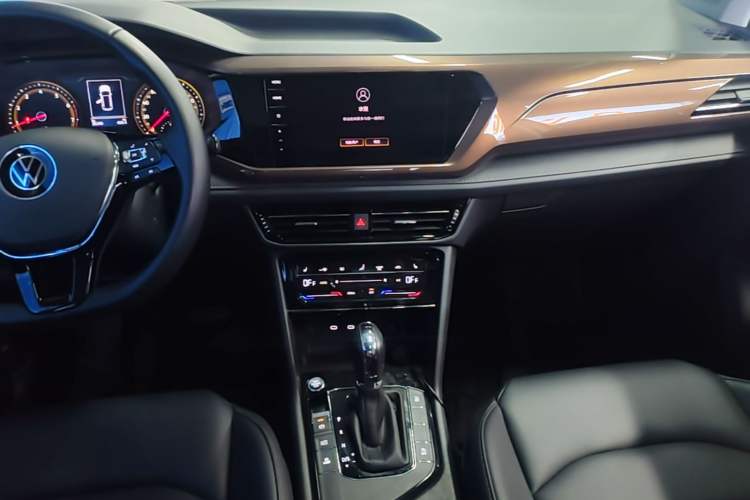 Used Volkswagen Tharu 2021 280TSI Two-Wheel-Drive Luxury Plus Edition Audio And AC Panel