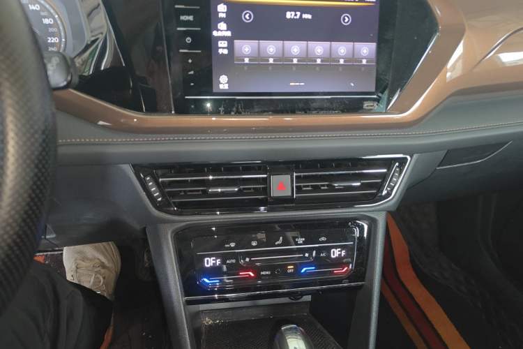 Used Volkswagen Tharu 2021 280TSI Two-Wheel Drive Comfort Edition Audio And AC Panel