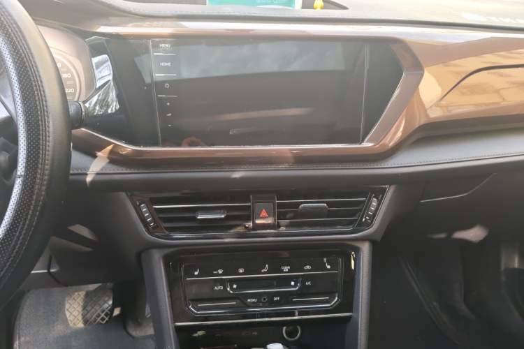 Used Volkswagen Tharu 2021 280TSI Two-Wheel-Drive Luxury Plus Edition Audio And AC Panel