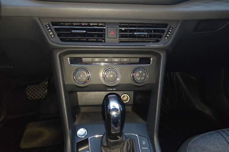 Used Volkswagen Tharu 2021 280TSI Two-Wheel Drive Trend Edition Audio And AC Panel