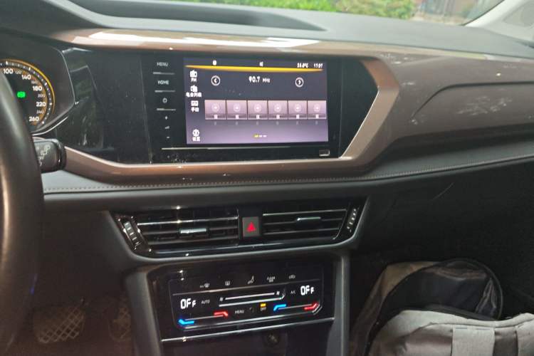 Used Volkswagen Tharu 2021 280TSI Two-Wheel Drive Comfort Edition Audio And AC Panel
