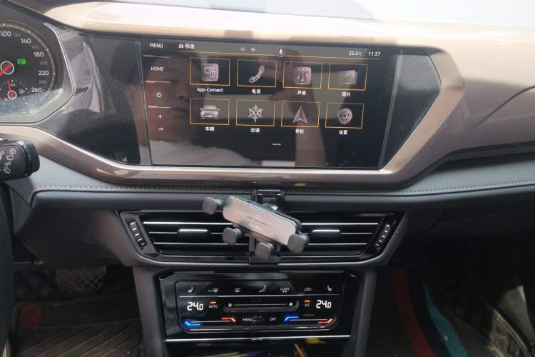 Used Volkswagen Tharu 2021 280TSI Two-Wheel-Drive Luxury Plus Edition Audio And AC Panel