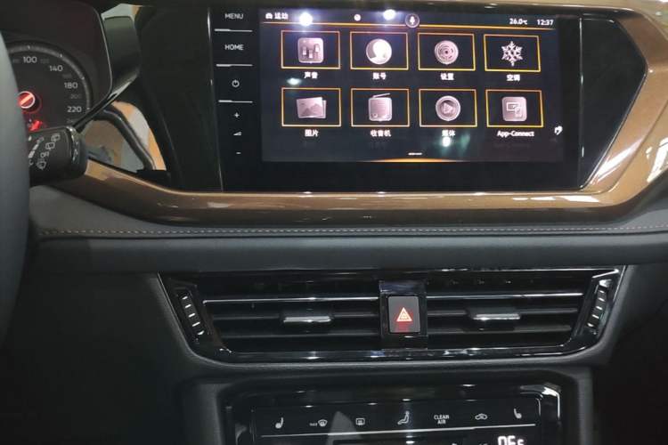 Used Volkswagen Tharu 2021 280TSI Two-Wheel Drive Comfort Edition Audio And AC Panel