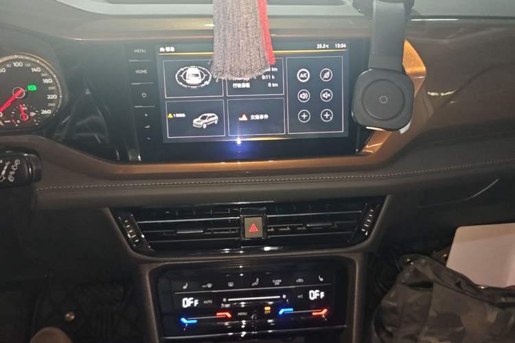 Used Volkswagen Tharu 2021 280TSI Two-Wheel-Drive Luxury Plus Edition Audio And AC Panel