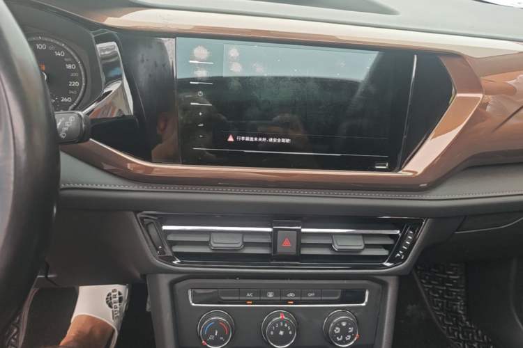 Used Volkswagen Tharu 2021 280TSI Two-Wheel Drive Trend Edition Audio And AC Panel