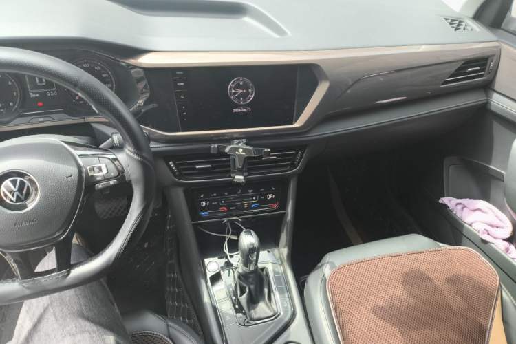 Used Volkswagen Tharu 2021 280TSI Two-Wheel-Drive Luxury Plus Edition Audio And AC Panel