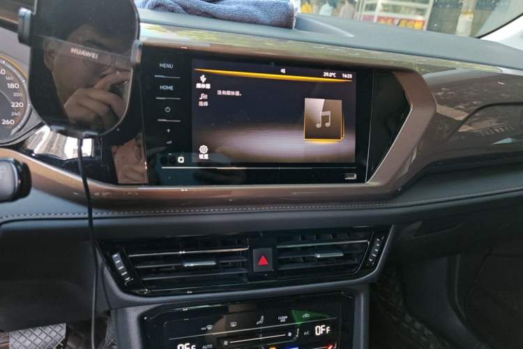 Used Volkswagen Tharu 2021 280TSI Two-Wheel Drive Comfort Edition Audio And AC Panel
