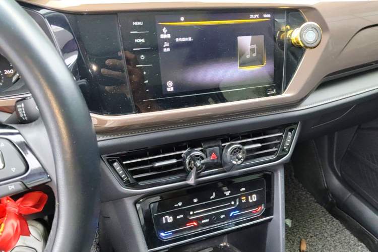 Used Volkswagen Tharu 2021 280TSI Two-Wheel Drive Comfort Edition Audio And AC Panel